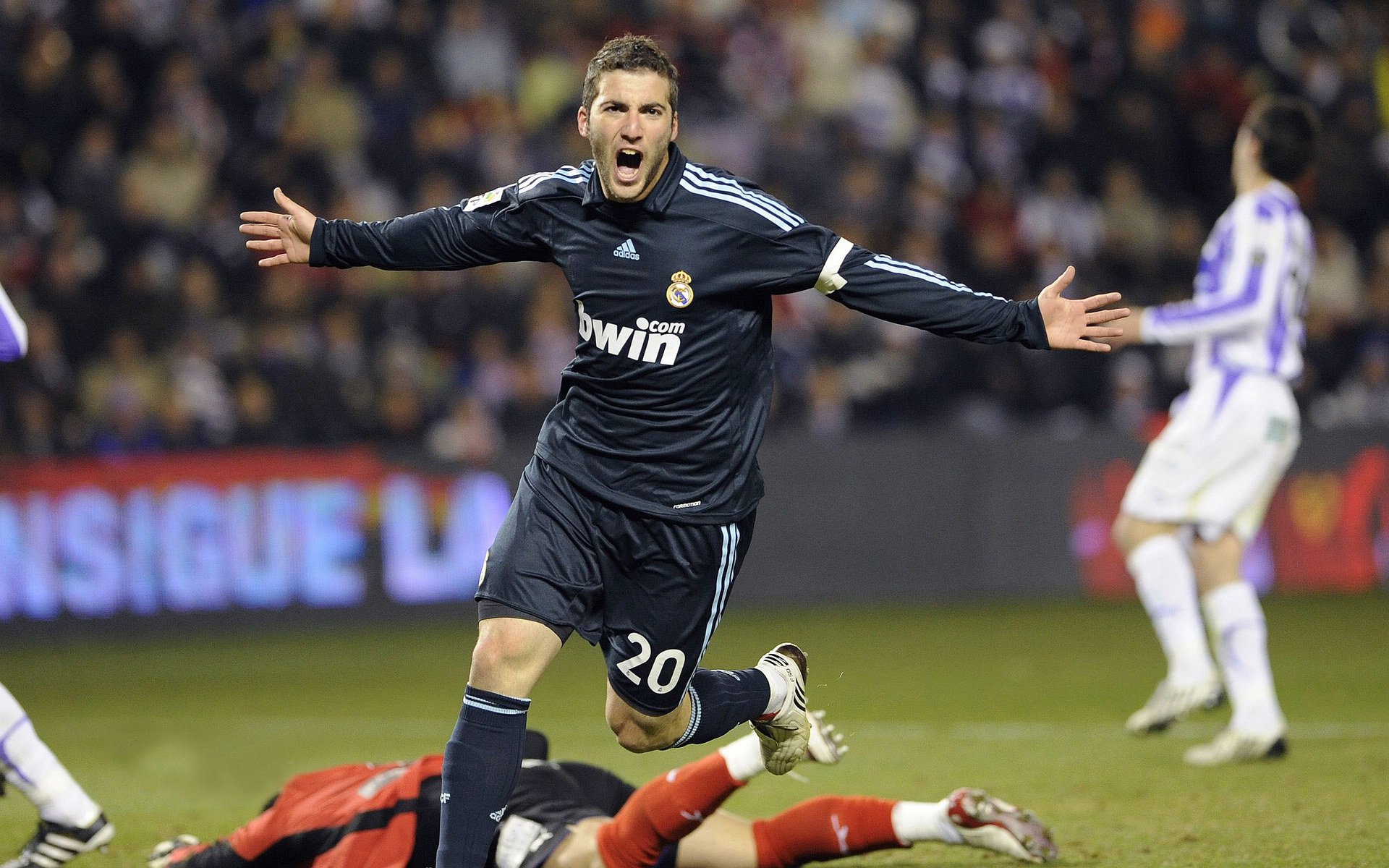 西甲攻防转换：闪转腾挪的瞬间令人叹服，西甲转会规则