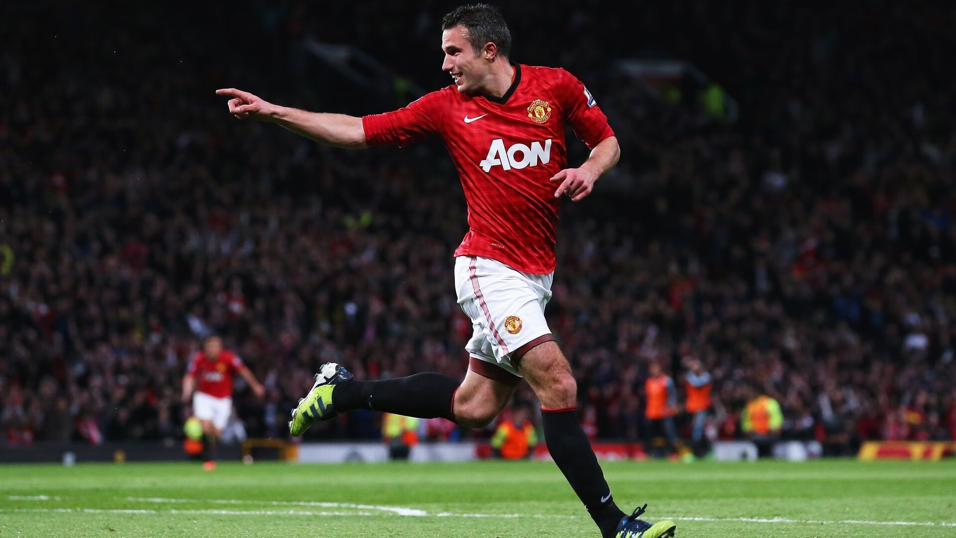 球员在欧冠赛场上以领导力带动队友振作，欧冠人员